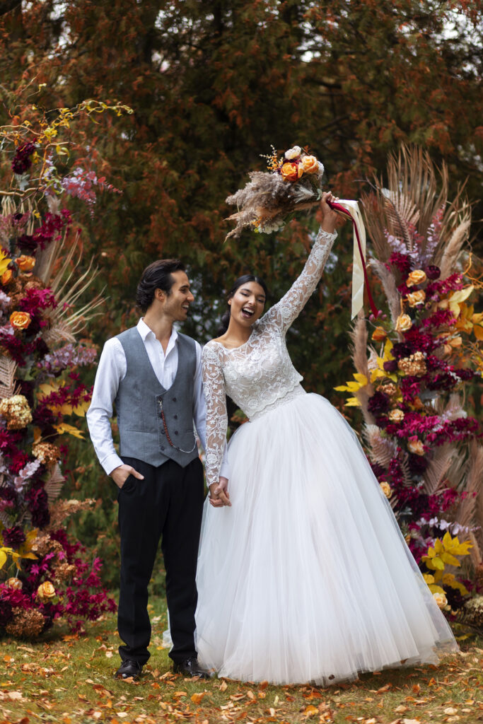full shot happy couple with flowers